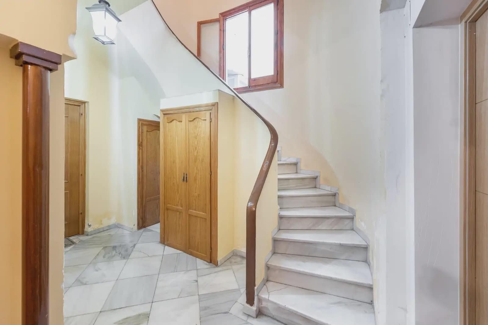 Wohnung zu verkaufen in Granada Stadt - 250.000 € (Ref: 9837387)