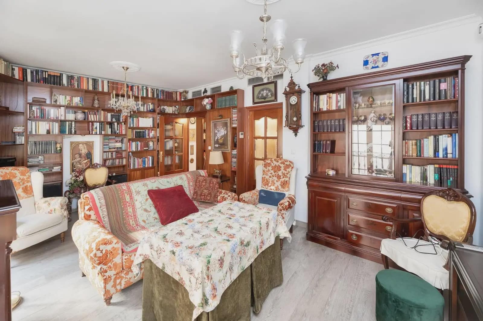 Wohnung zu verkaufen in Granada Stadt - 250.000 € (Ref: 9837387)