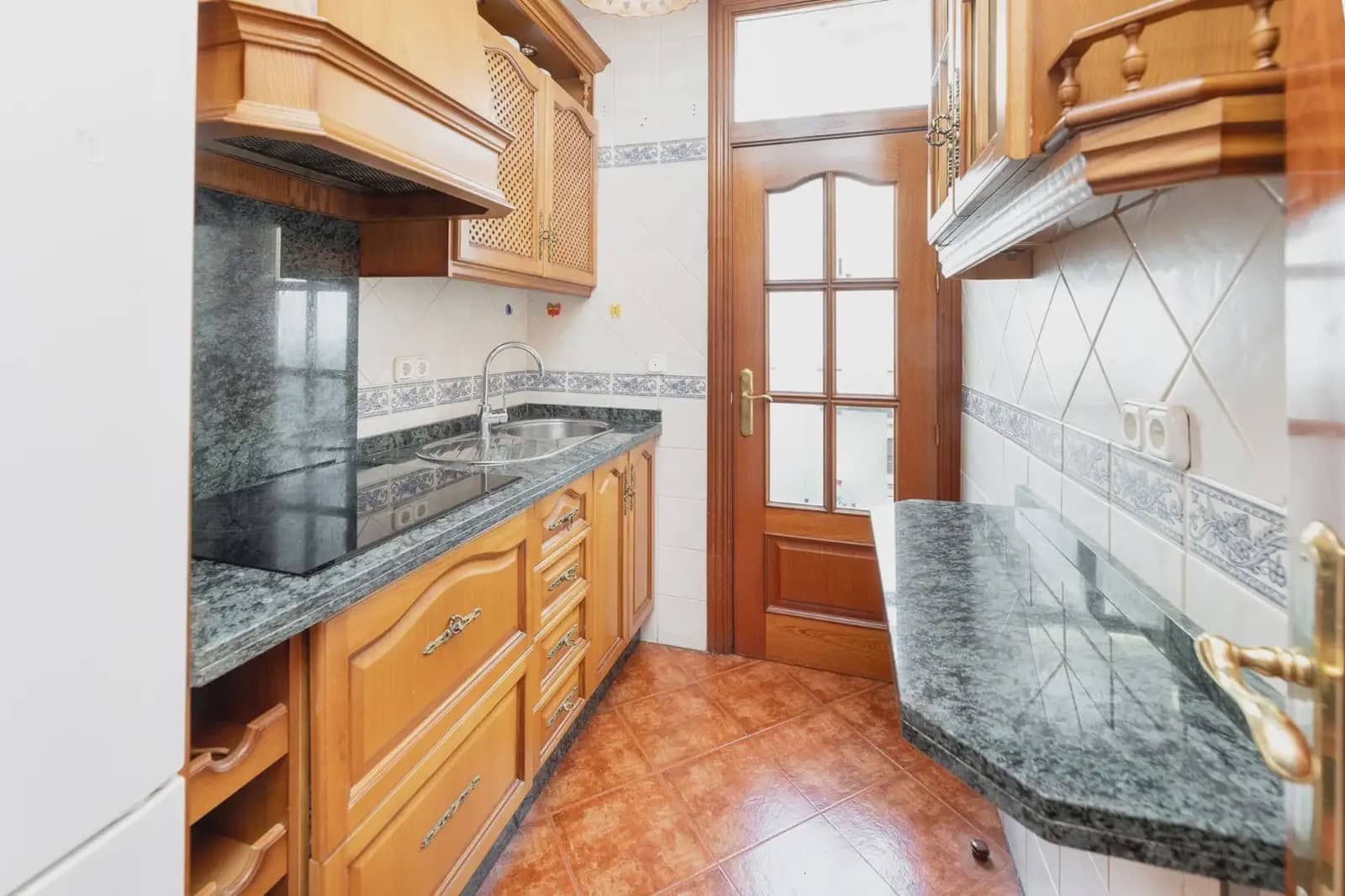 Wohnung zu verkaufen in Granada Stadt - 250.000 € (Ref: 9837387)