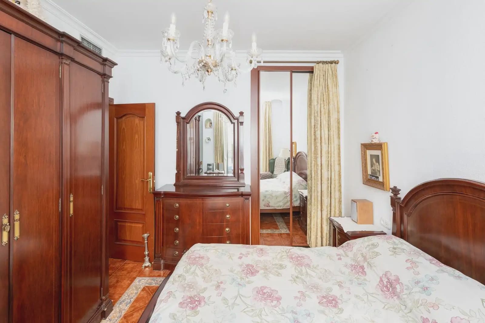 Wohnung zu verkaufen in Granada Stadt - 250.000 € (Ref: 9837387)