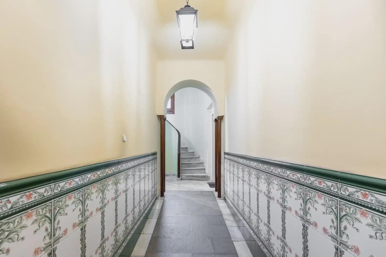 Wohnung zu verkaufen in Granada Stadt - 250.000 € (Ref: 9837387)