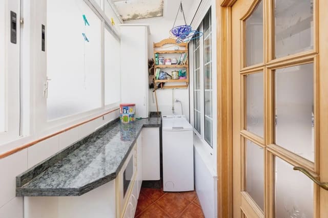 Leilighet til salgs i Centro - Sagrario, Granada by - € 250 000 (Ref: 9837387)