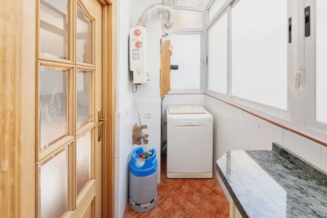 Leilighet til salgs i Centro - Sagrario, Granada by - € 250 000 (Ref: 9837387)