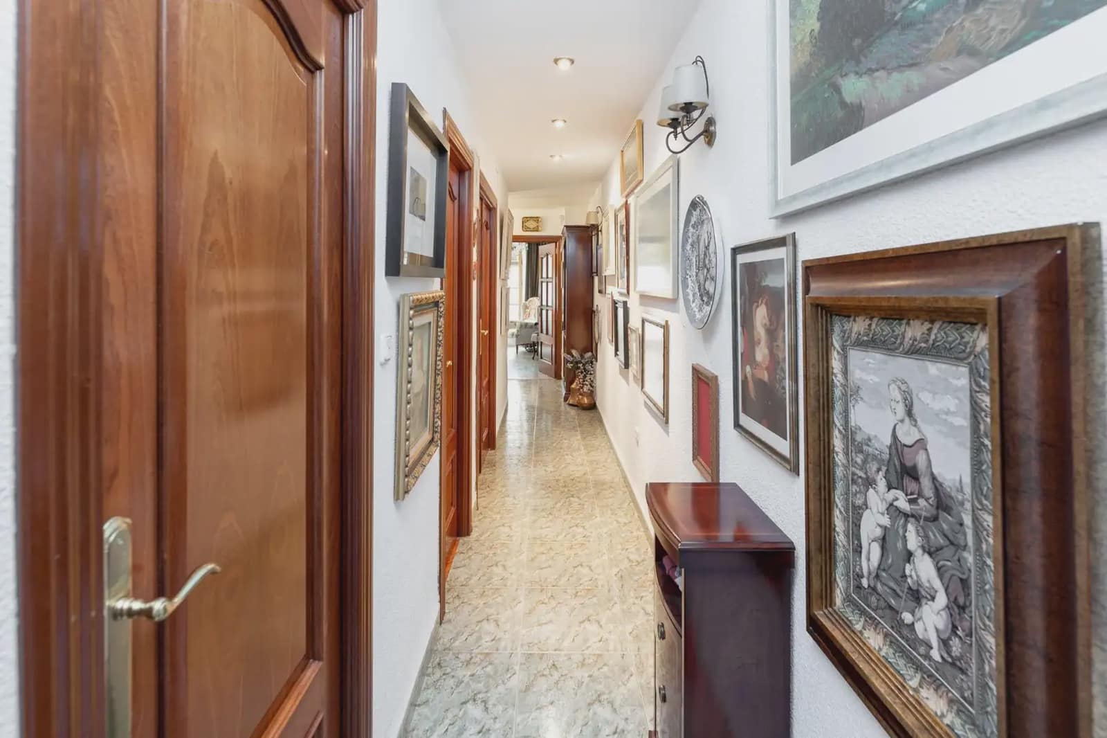 Wohnung zu verkaufen in Granada Stadt - 250.000 € (Ref: 9837387)