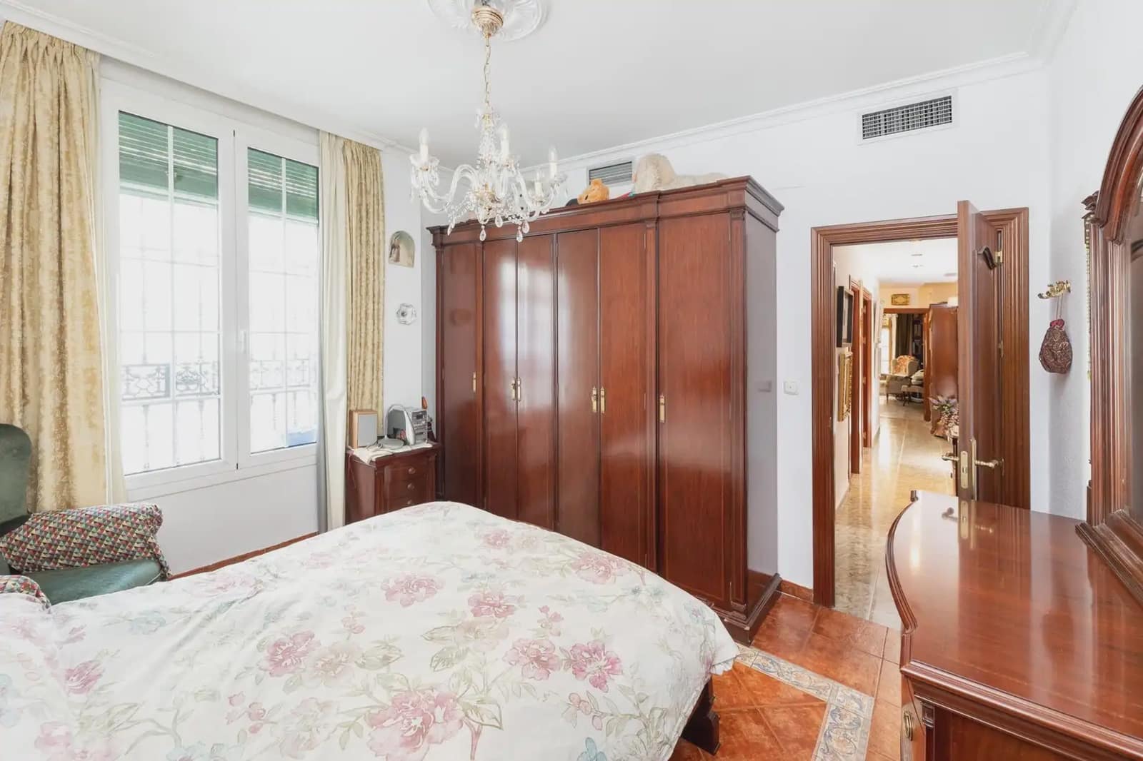 Wohnung zu verkaufen in Granada Stadt - 250.000 € (Ref: 9837387)