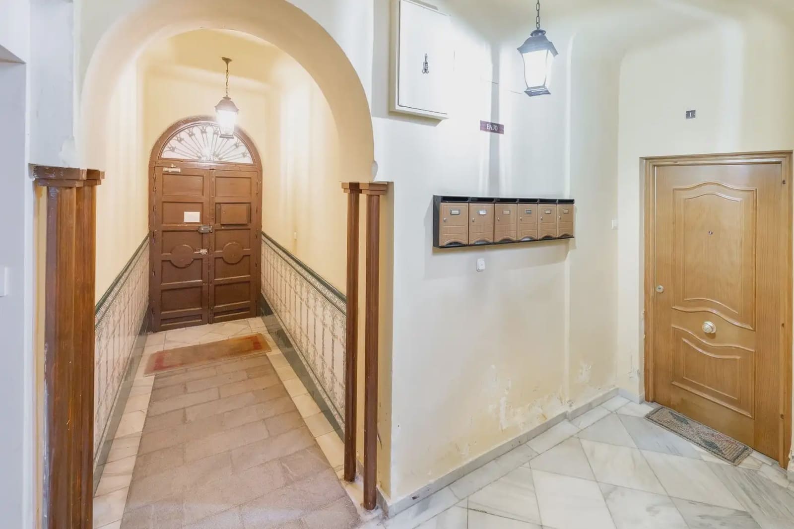 Wohnung zu verkaufen in Granada Stadt - 250.000 € (Ref: 9837387)