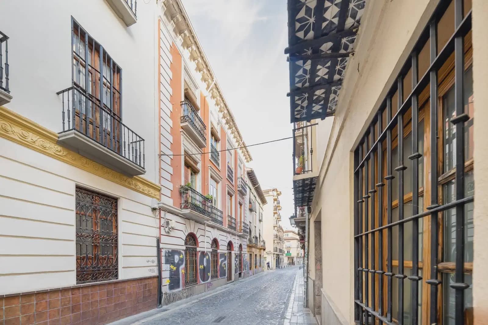 Wohnung zu verkaufen in Granada Stadt - 250.000 € (Ref: 9837387)