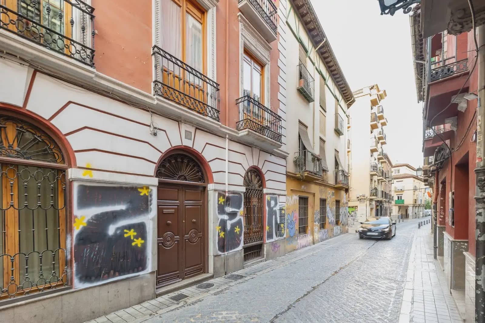 Wohnung zu verkaufen in Granada Stadt - 250.000 € (Ref: 9837387)