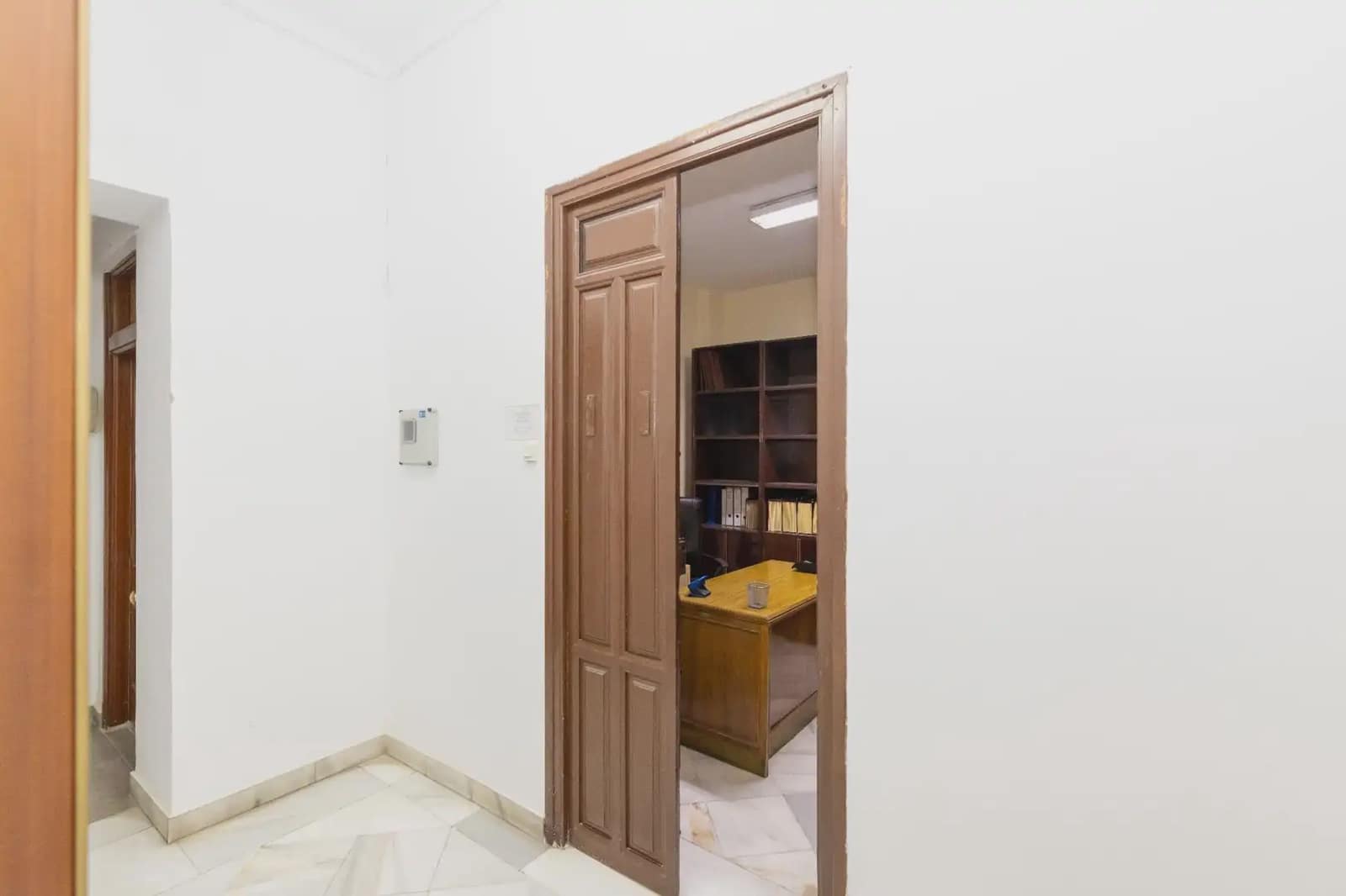 Office for rent in Granada city - € 650 (Ref: 9837390)