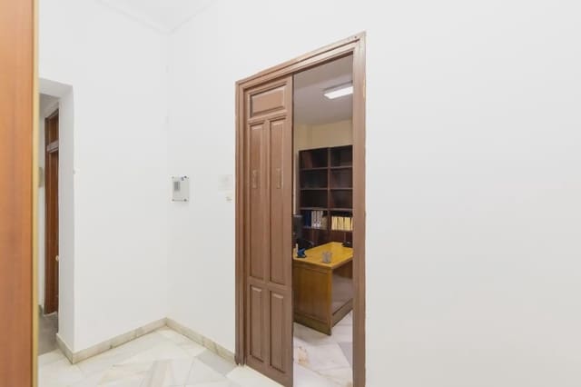 Office for rent in San Matías - Realejo, Granada city - € 650 (Ref: 9837390)