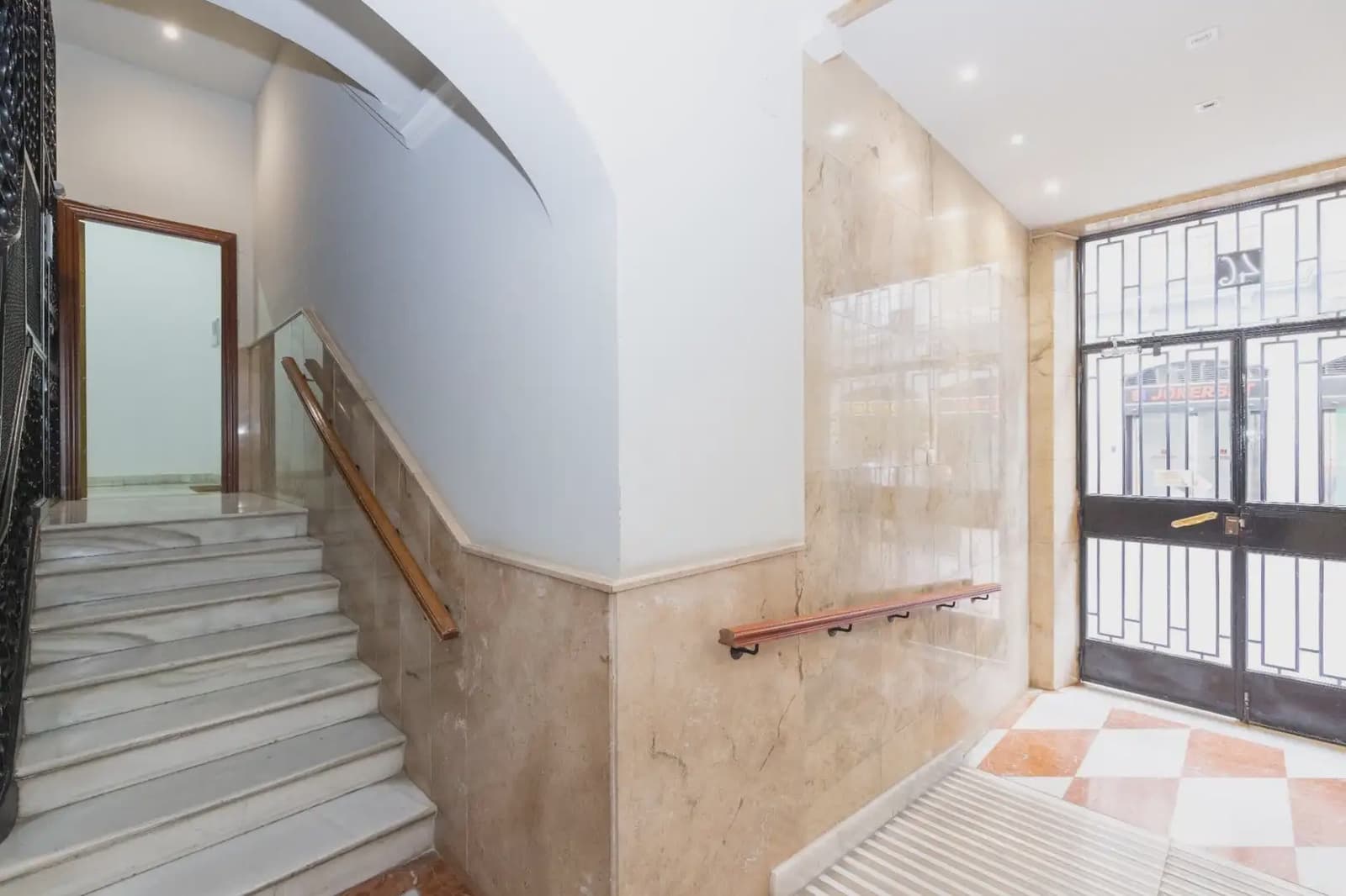 Office for rent in Granada city - € 650 (Ref: 9837390)