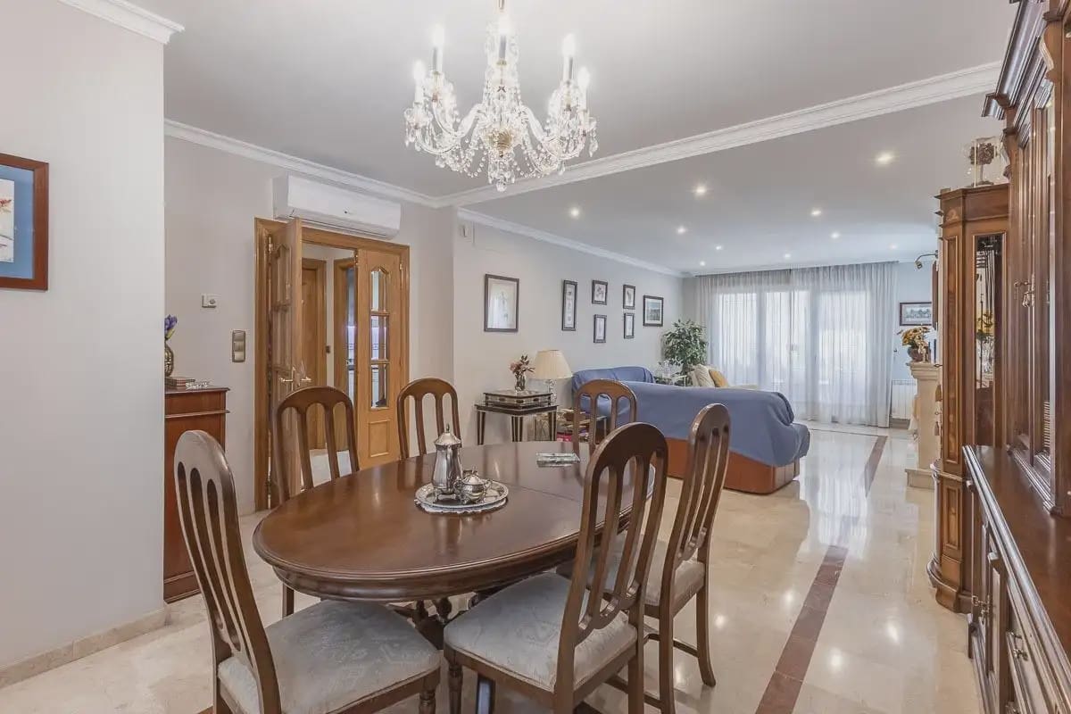 Semi-detached Villa for sale in Granada city with pool garage - € 945,000 (Ref: 9837393)