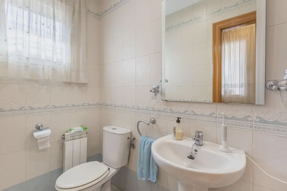 Semi-detached Villa for sale in Granada city with pool garage - € 945,000 (Ref: 9837393)