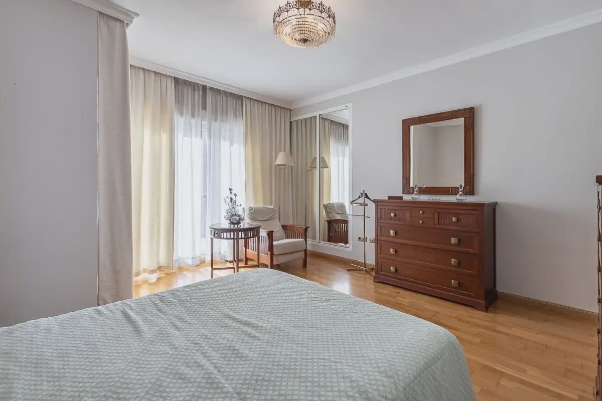 Semi-detached Villa for sale in Granada city with pool garage - € 945,000 (Ref: 9837393)