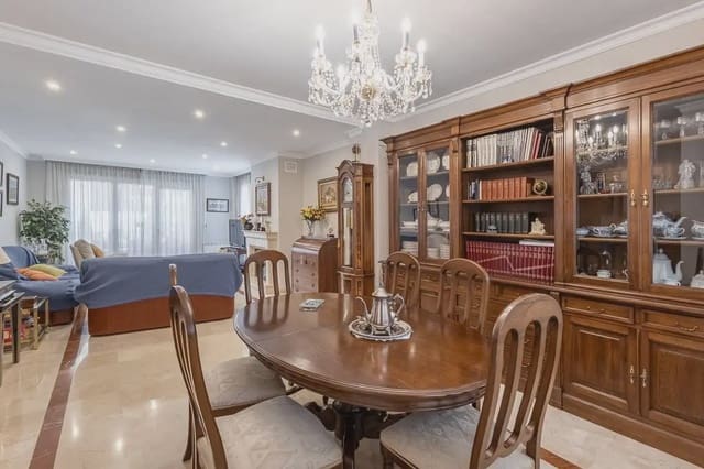 Semi-detached Villa for sale in Figares, Granada city with pool garage - € 945,000 (Ref: 9837393)
