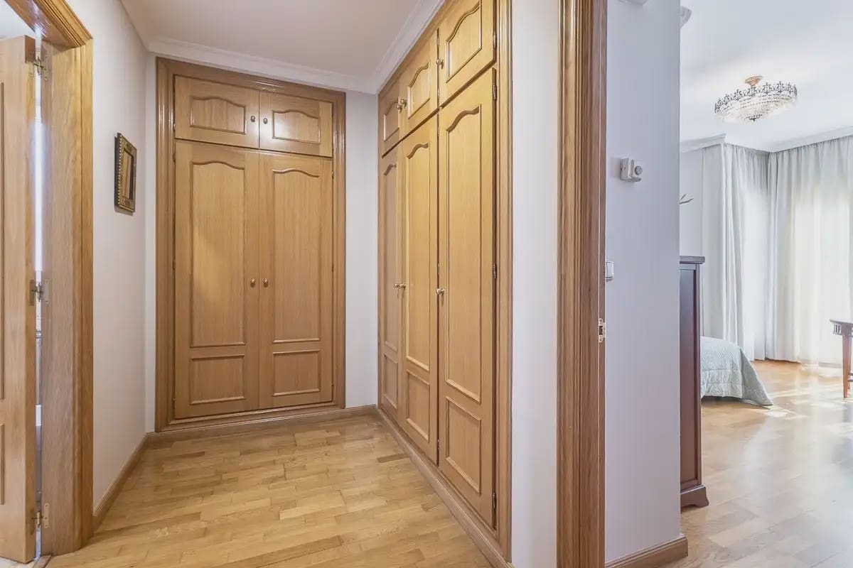 Semi-detached Villa for sale in Granada city with pool garage - € 945,000 (Ref: 9837393)