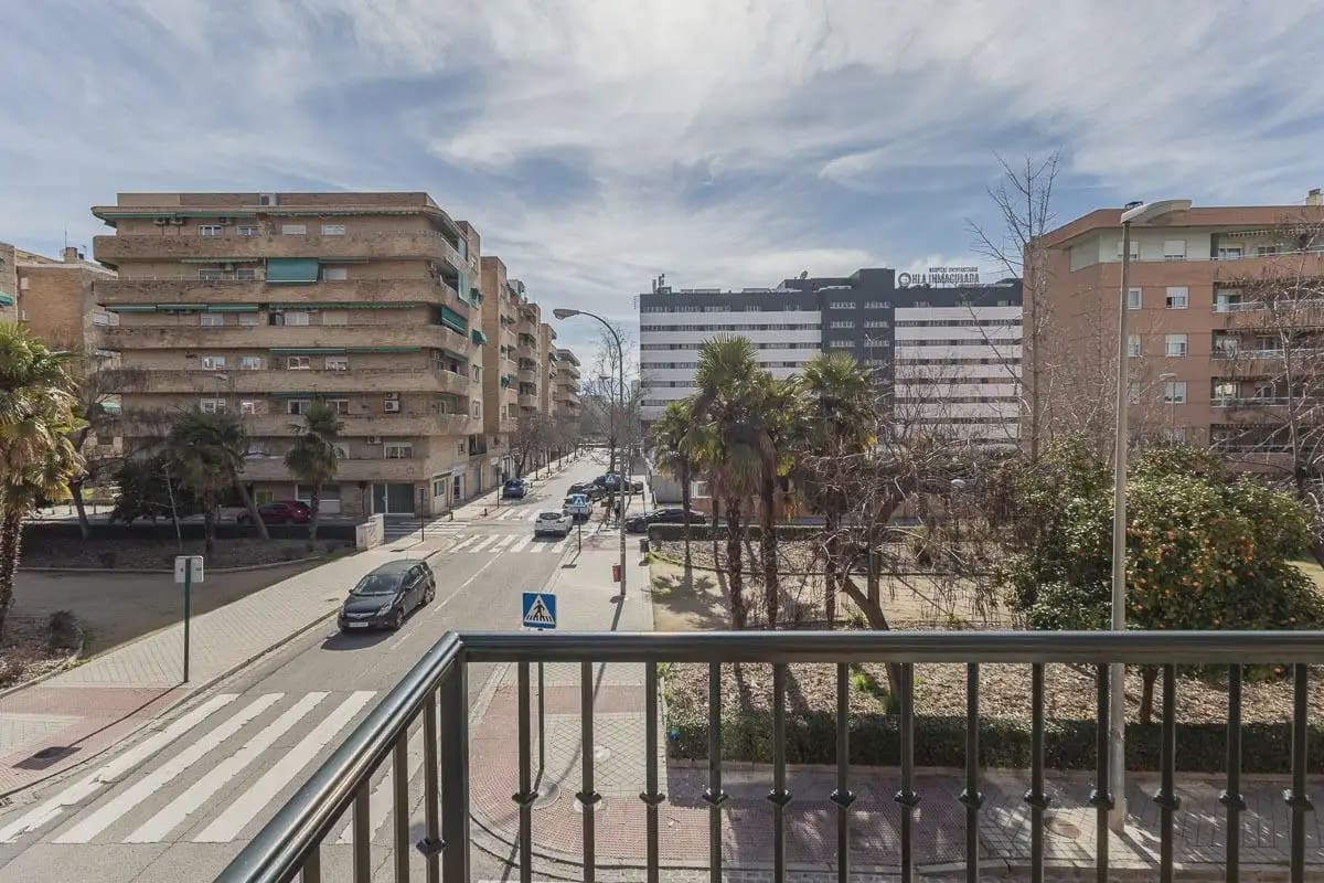 Semi-detached Villa for sale in Granada city with pool garage - € 945,000 (Ref: 9837393)