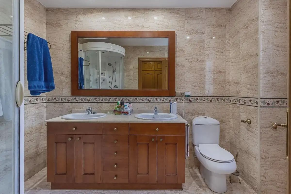 Semi-detached Villa for sale in Granada city with pool garage - € 945,000 (Ref: 9837393)