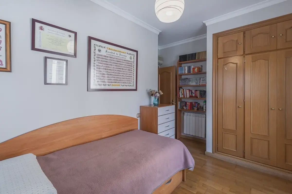 Semi-detached Villa for sale in Granada city with pool garage - € 945,000 (Ref: 9837393)