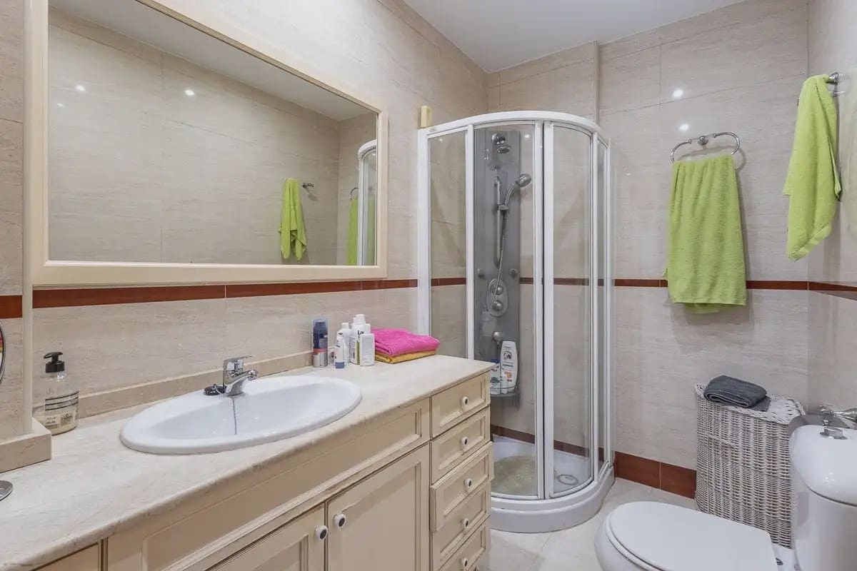Semi-detached Villa for sale in Granada city with pool garage - € 945,000 (Ref: 9837393)