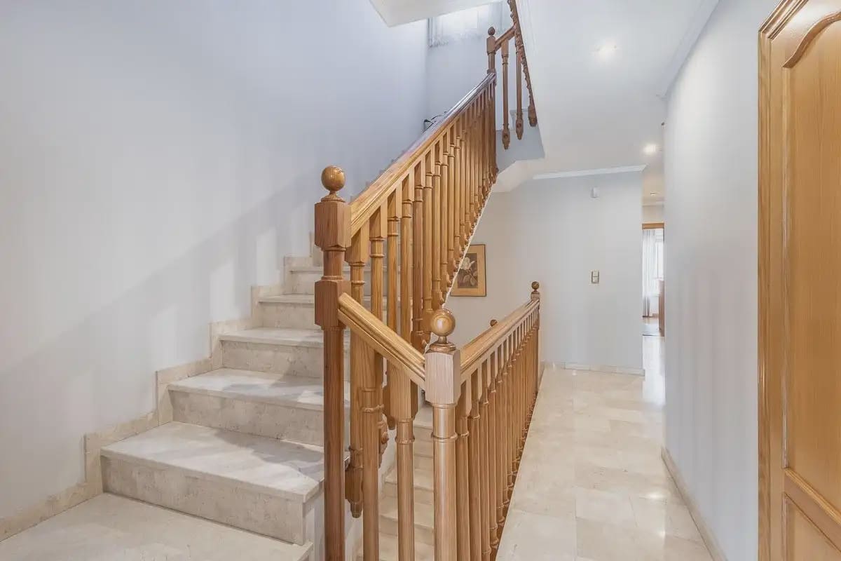 Semi-detached Villa for sale in Granada city with pool garage - € 945,000 (Ref: 9837393)