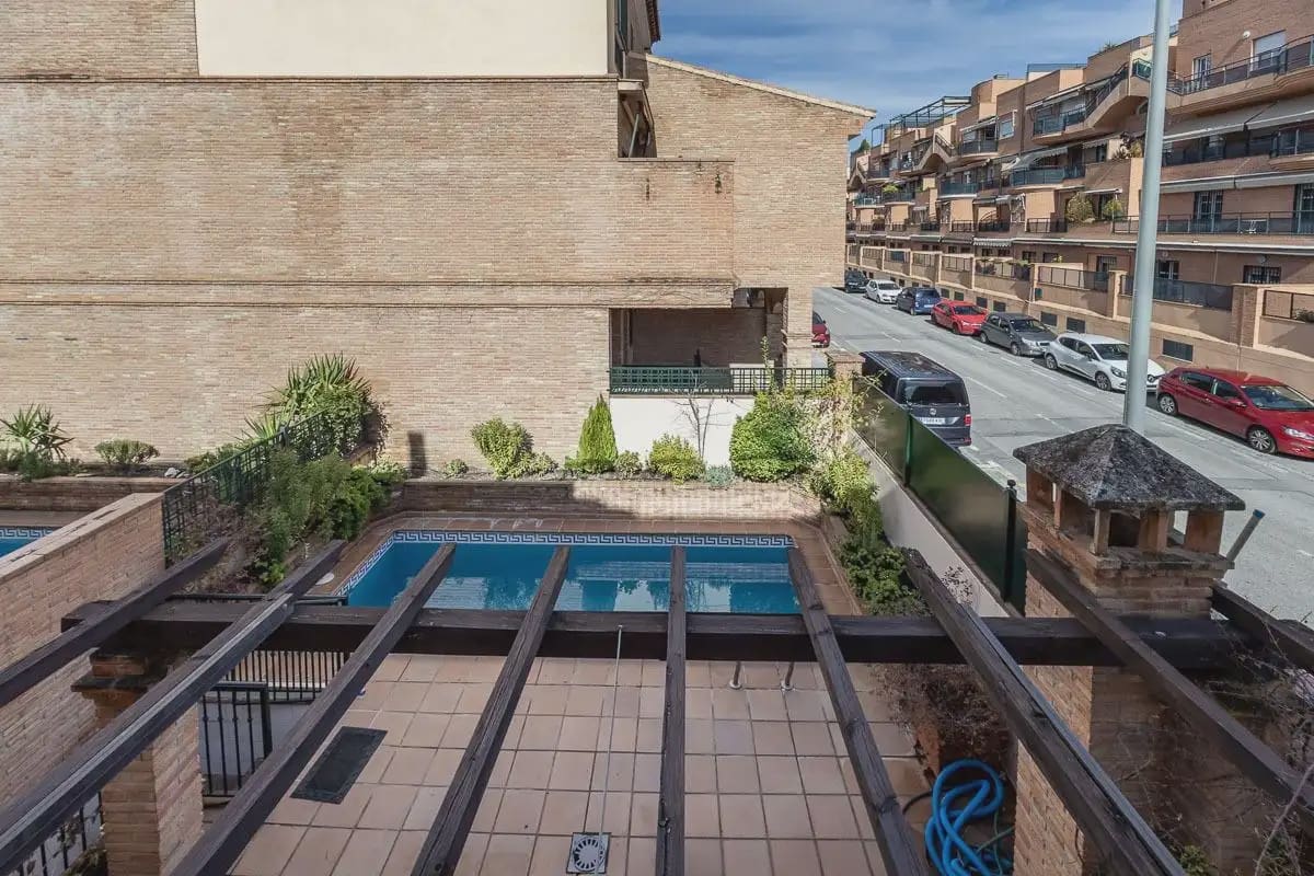 Semi-detached Villa for sale in Granada city with pool garage - € 945,000 (Ref: 9837393)