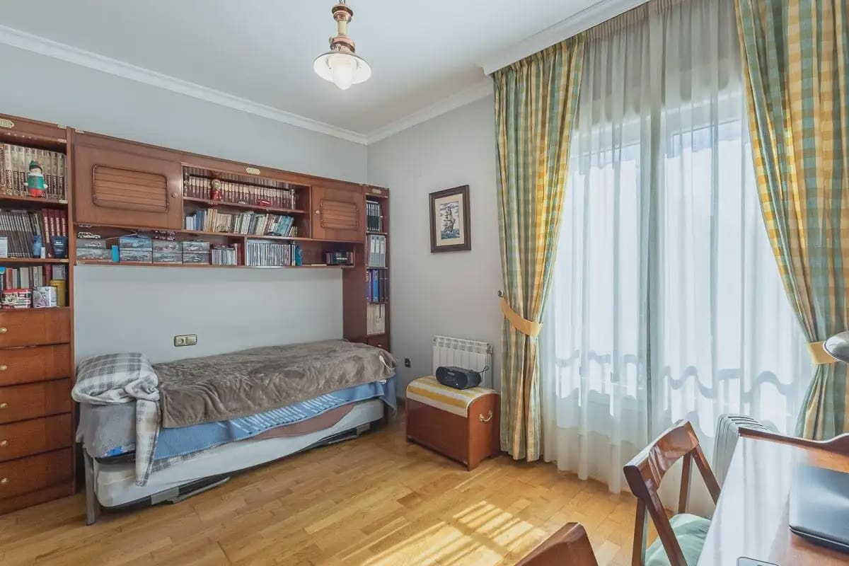 Semi-detached Villa for sale in Granada city with pool garage - € 945,000 (Ref: 9837393)