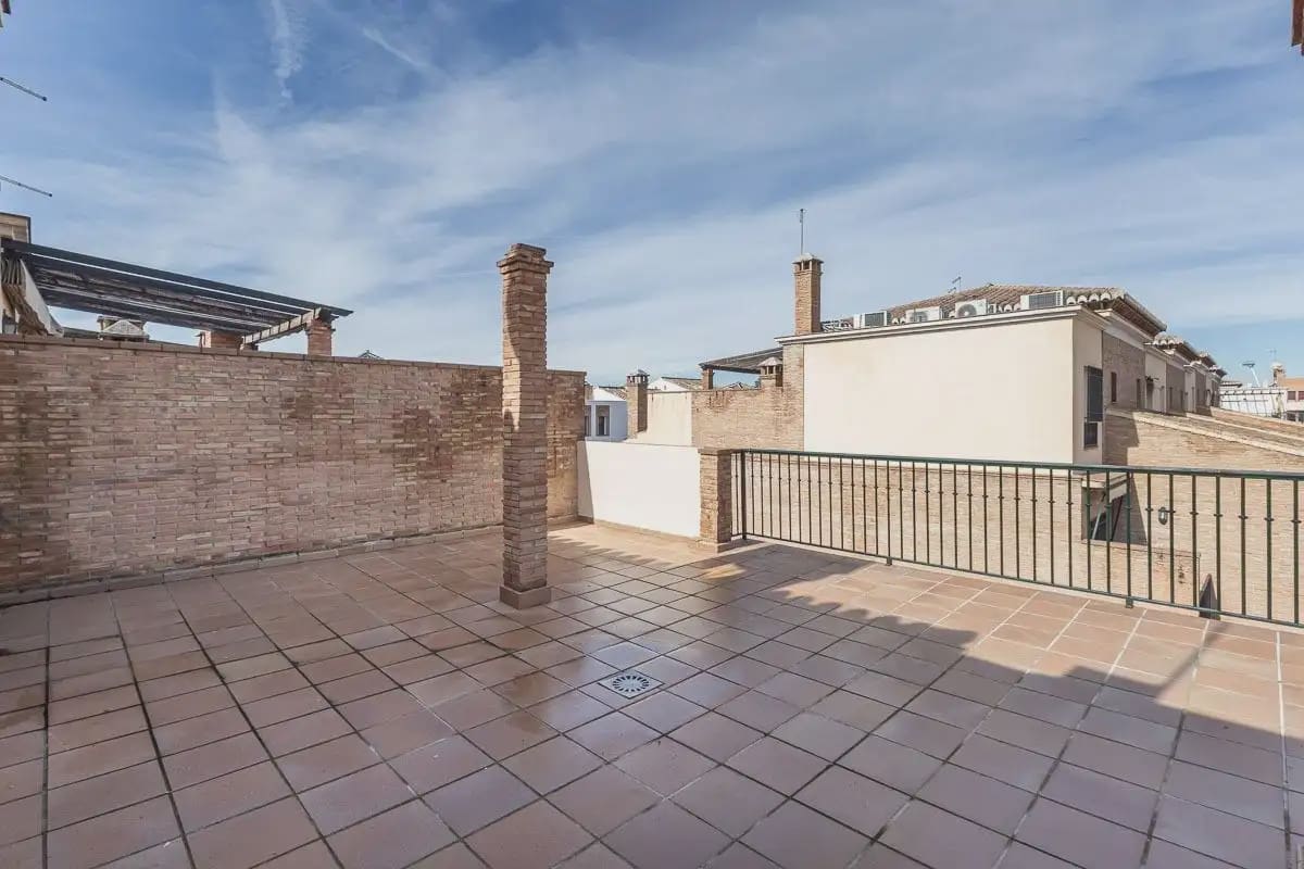 Semi-detached Villa for sale in Granada city with pool garage - € 945,000 (Ref: 9837393)