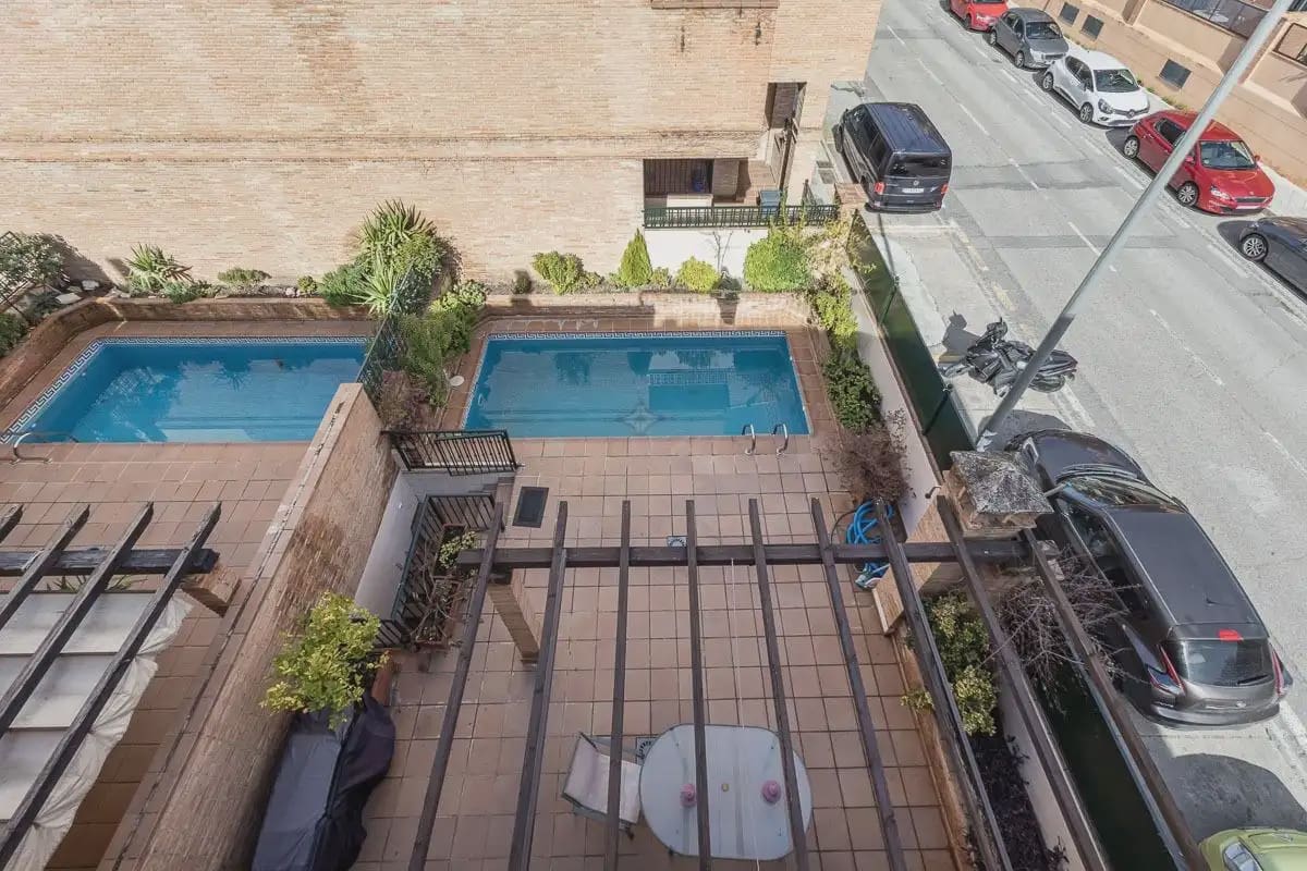 Semi-detached Villa for sale in Granada city with pool garage - € 945,000 (Ref: 9837393)