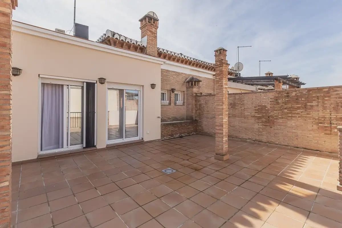Semi-detached Villa for sale in Granada city with pool garage - € 945,000 (Ref: 9837393)