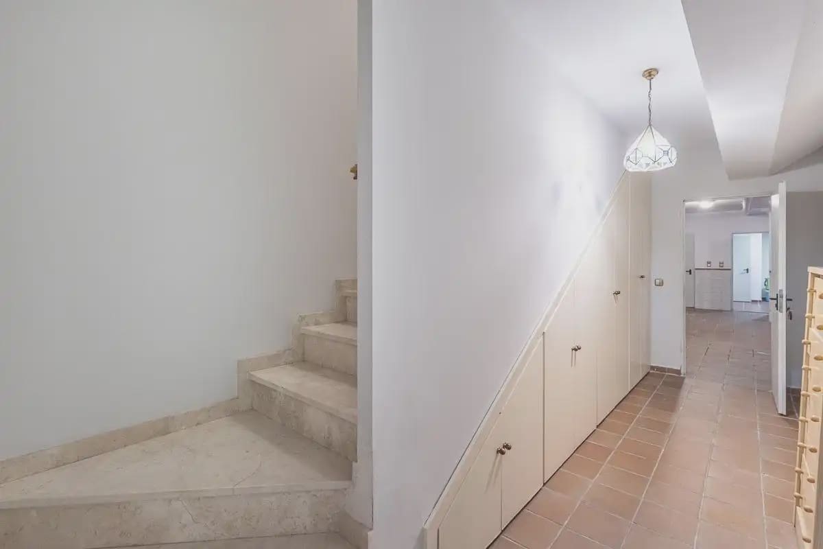 Semi-detached Villa for sale in Granada city with pool garage - € 945,000 (Ref: 9837393)