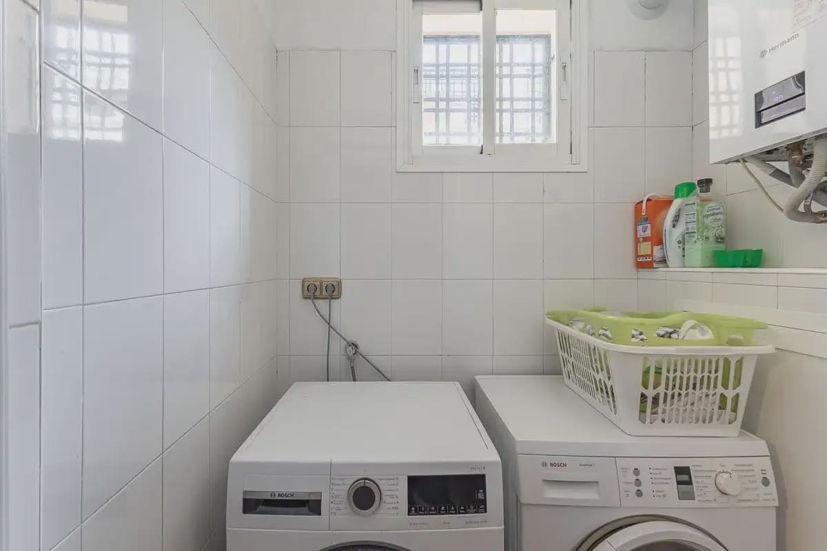 Semi-detached Villa for sale in Granada city with pool garage - € 945,000 (Ref: 9837393)