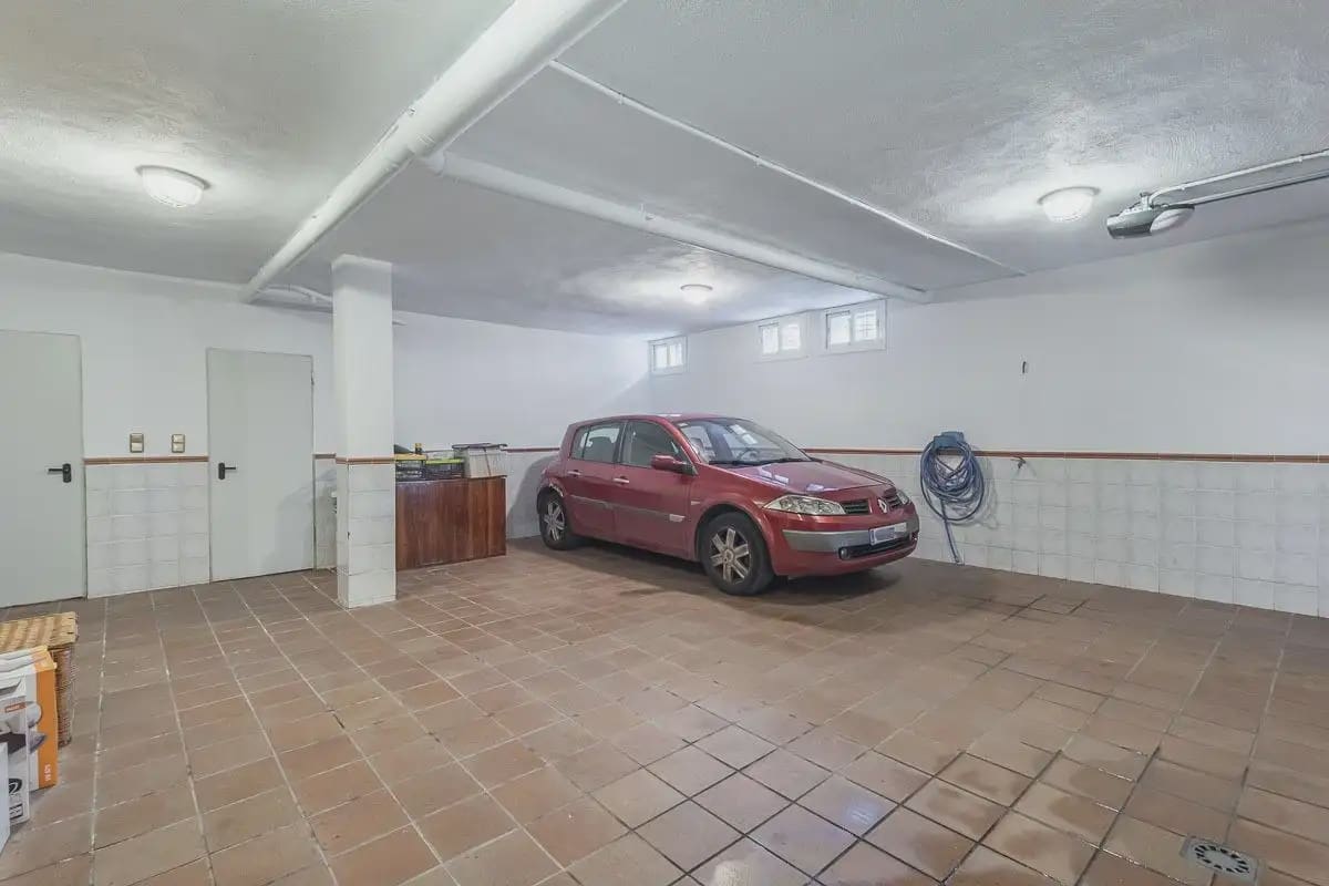 Semi-detached Villa for sale in Granada city with pool garage - € 945,000 (Ref: 9837393)