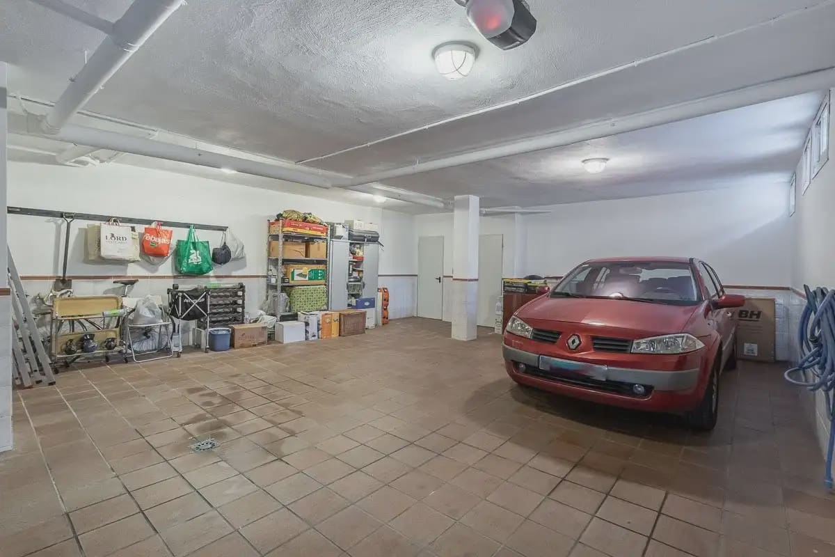 Semi-detached Villa for sale in Granada city with pool garage - € 945,000 (Ref: 9837393)