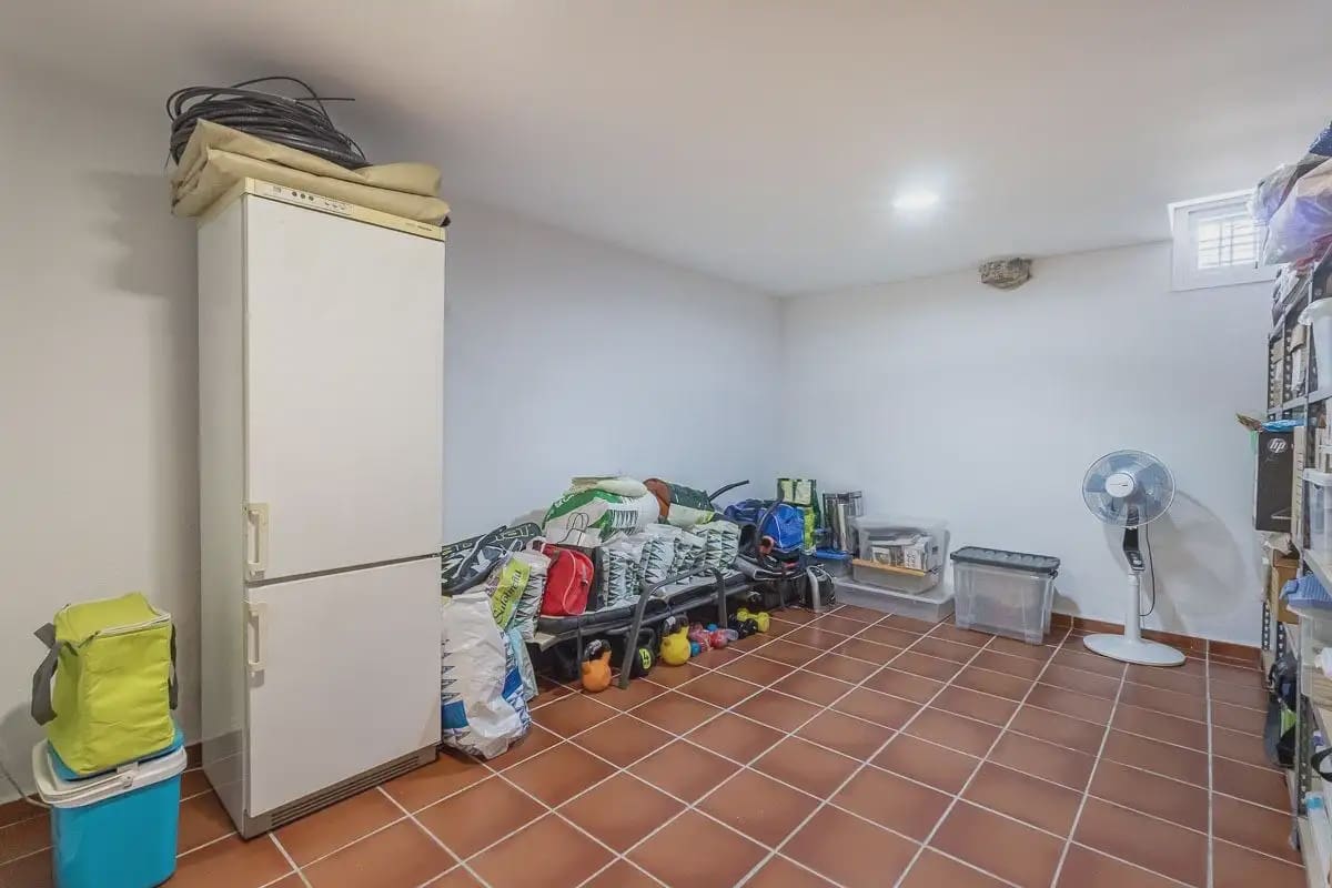 Semi-detached Villa for sale in Granada city with pool garage - € 945,000 (Ref: 9837393)