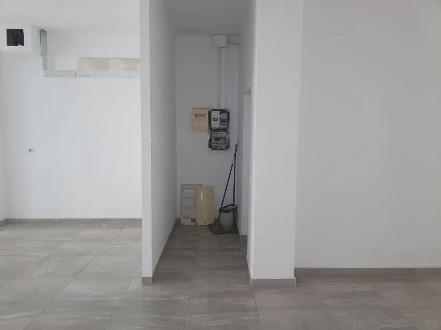 Kommersiell til leie i Armilla - € 2 500 (Ref: 9837394)