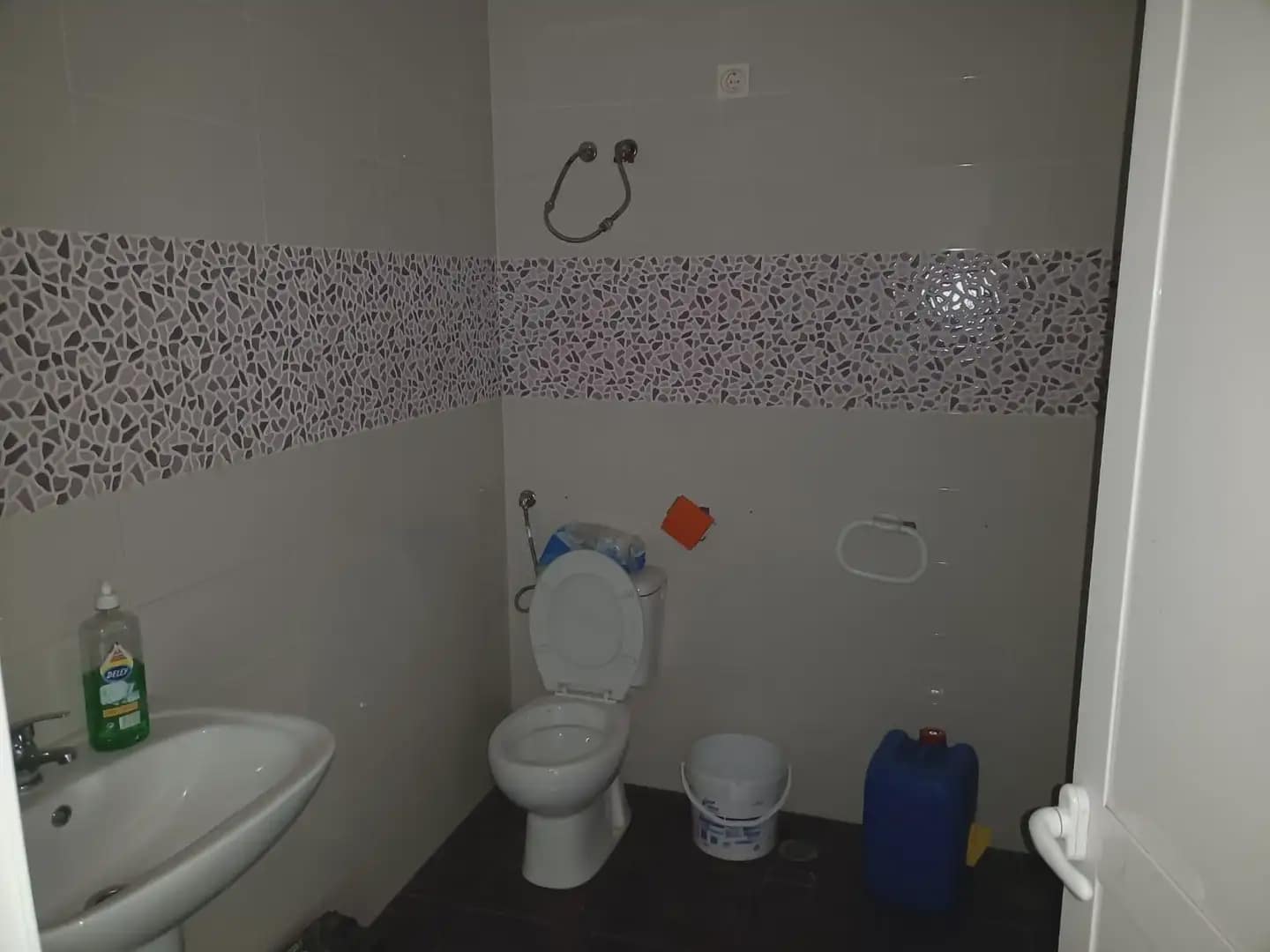 Kommersiell til leie i Armilla - € 2 500 (Ref: 9837394)