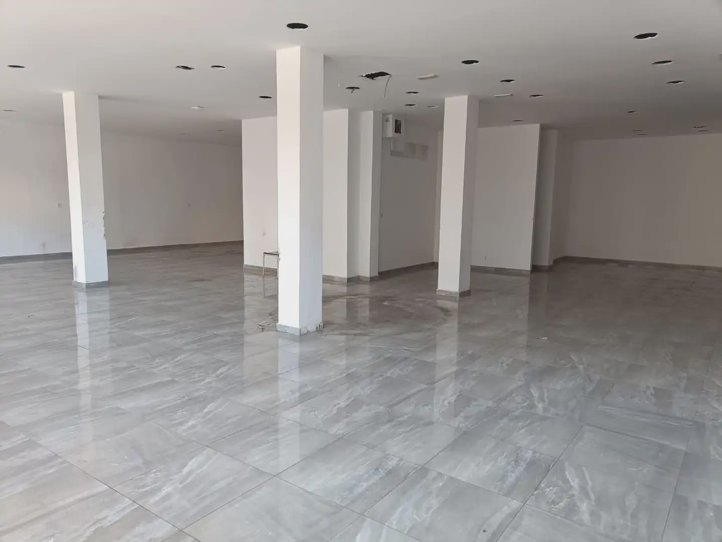 Kommersiell til leie i Armilla - € 2 500 (Ref: 9837394)