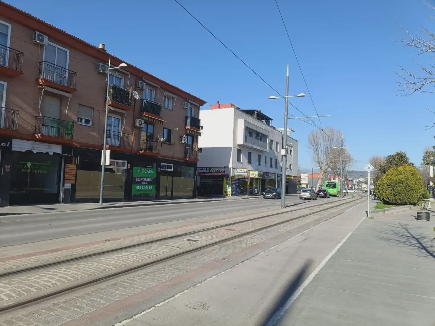 Kommersiell til leie i Armilla - € 2 500 (Ref: 9837394)
