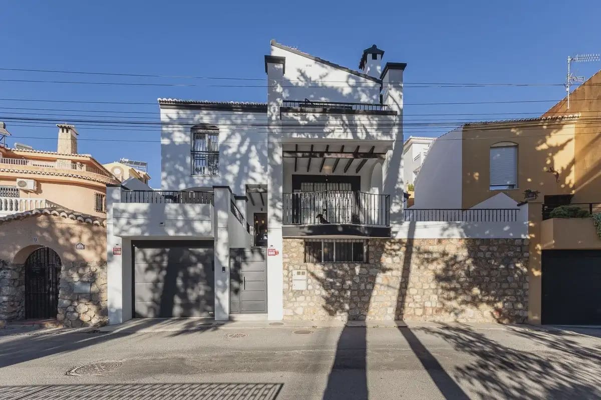 Terraced Villa for sale in Motril with garage - € 460,000 (Ref: 9837396)