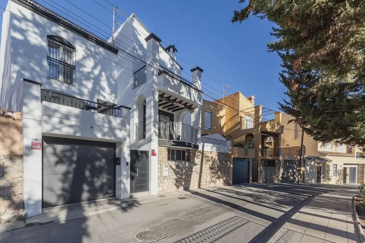 Terraced Villa for sale in Motril with garage - € 460,000 (Ref: 9837396)