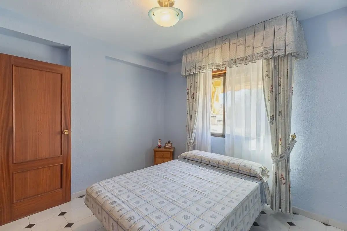 Flat for sale in Almunecar with garage - € 289,000 (Ref: 9837397)