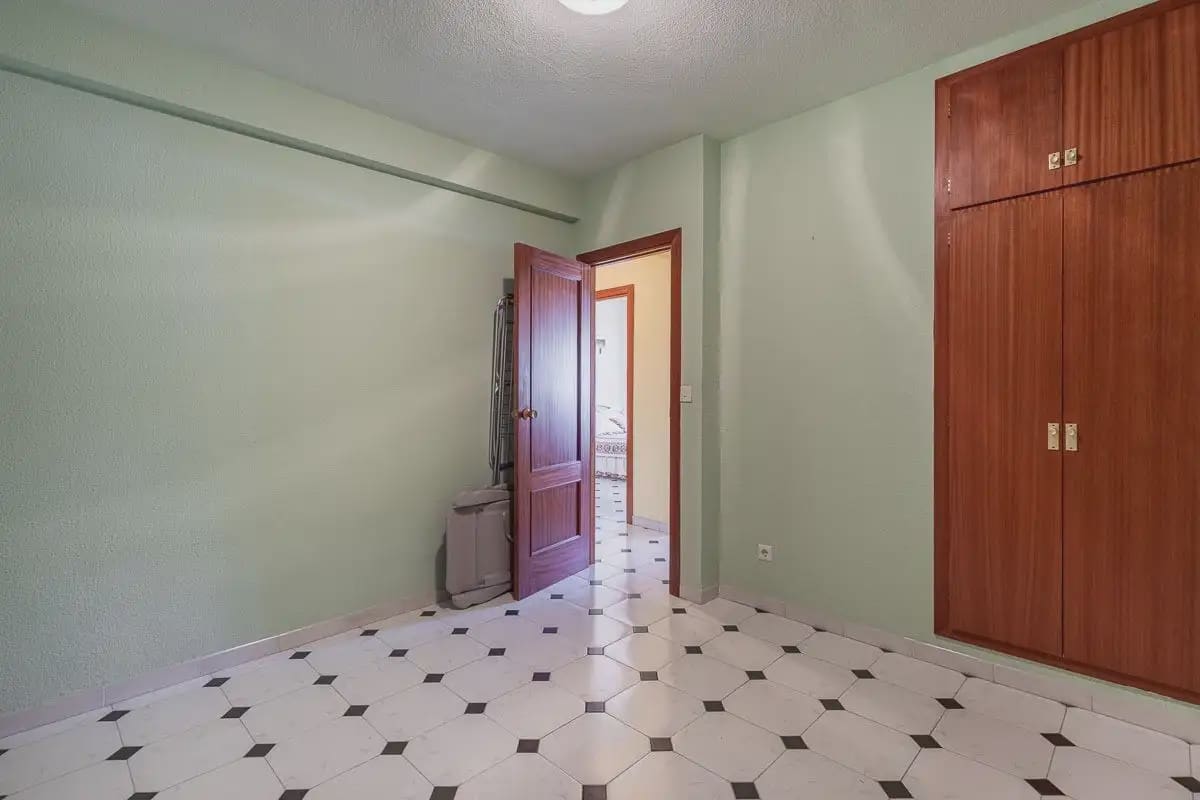 Flat for sale in Almunecar with garage - € 289,000 (Ref: 9837397)