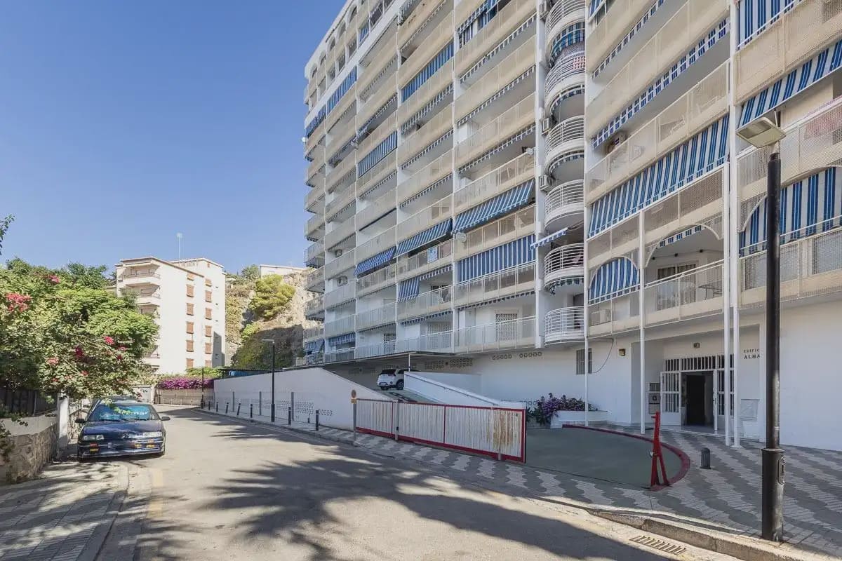 Flat for sale in Almunecar with garage - € 289,000 (Ref: 9837397)