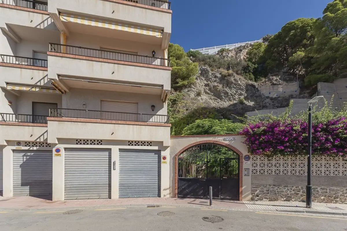 Flat for sale in Almunecar with garage - € 289,000 (Ref: 9837397)