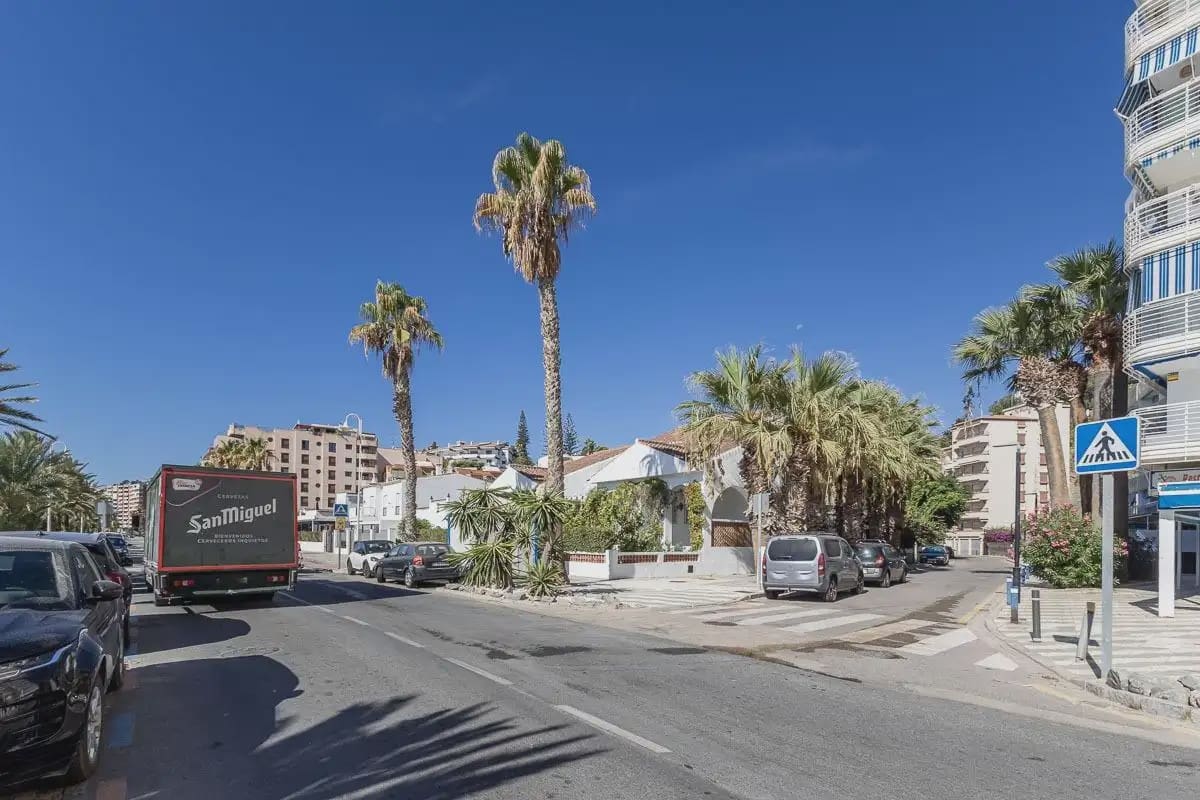 Flat for sale in Almunecar with garage - € 289,000 (Ref: 9837397)