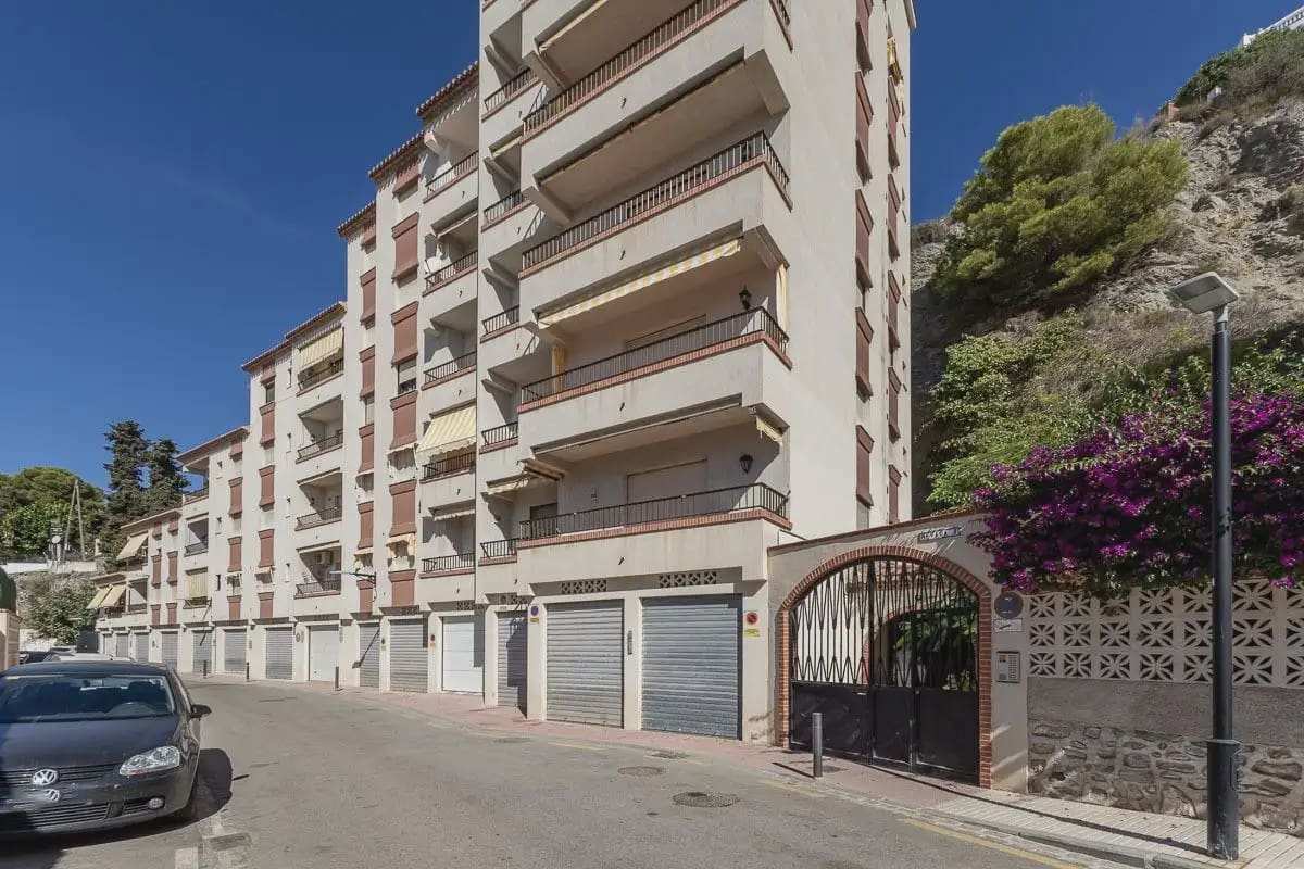 Flat for sale in Almunecar with garage - € 289,000 (Ref: 9837397)