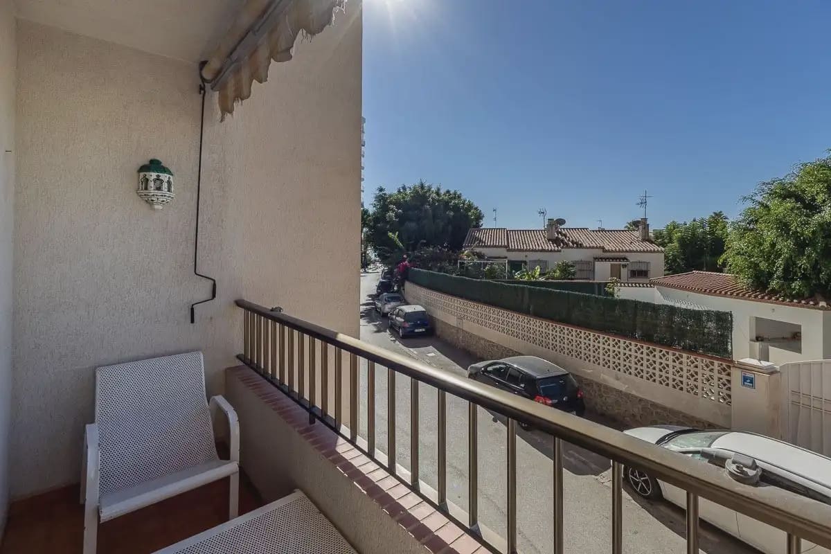 Flat for sale in Almunecar with garage - € 289,000 (Ref: 9837397)