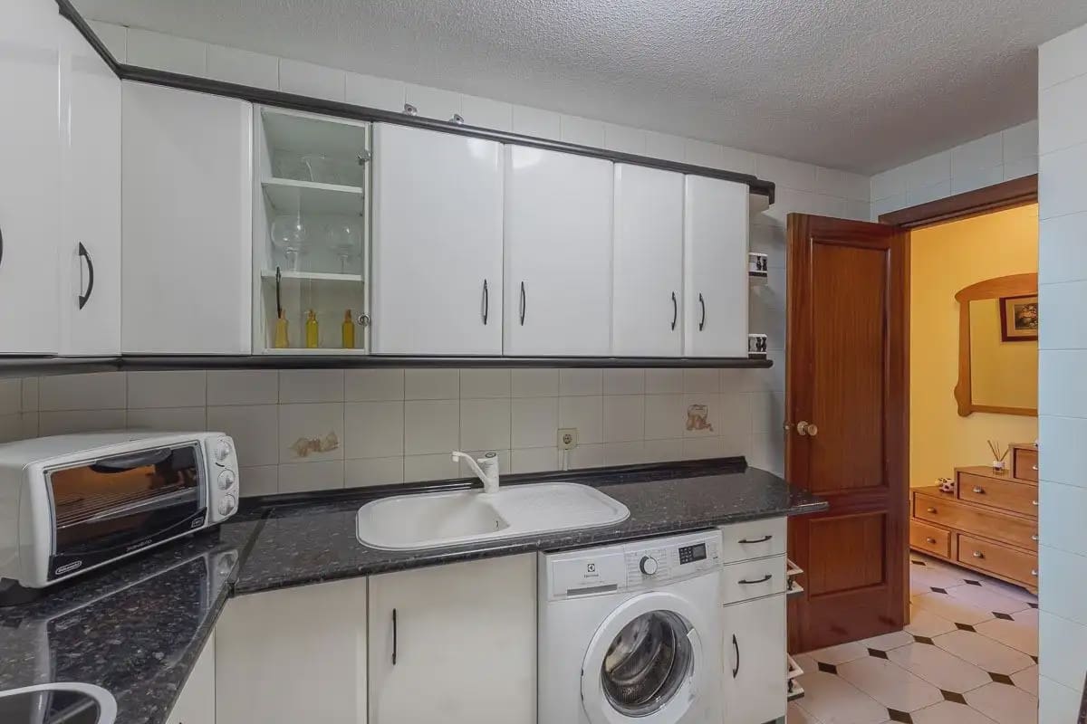 Flat for sale in Almunecar with garage - € 289,000 (Ref: 9837397)