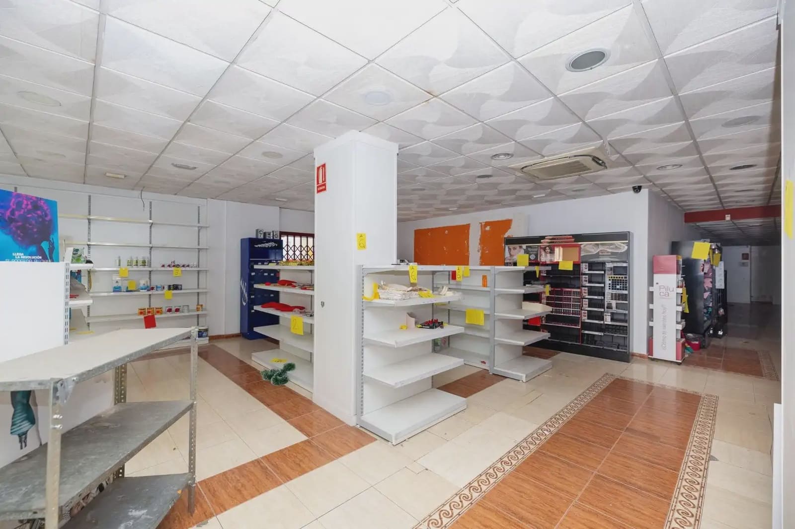 Commercial for sale in Santa Fe - € 195,000 (Ref: 9837398)